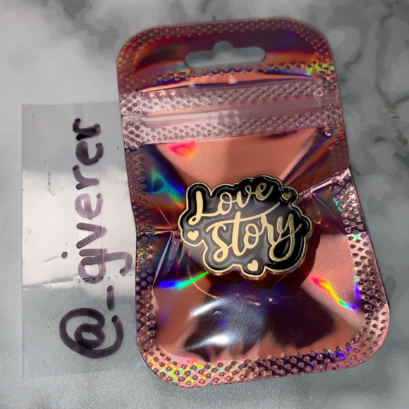 ‘LOVE STORY’ BLACK & GOLD SCRIPT TAYLOR PIN - Picture 3 of 8
